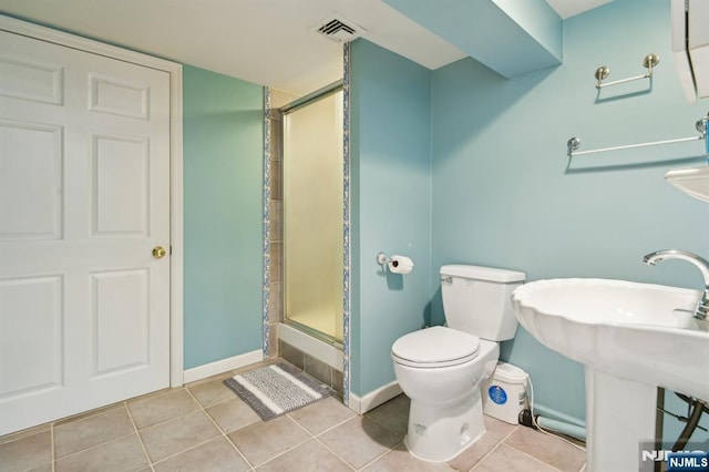 full bathroom with visible vents, toilet, a shower with shower door, tile patterned flooring, and baseboards