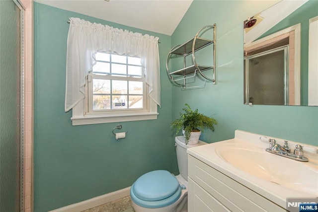 bathroom with lofted ceiling, baseboards, a shower with door, and toilet