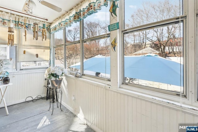 sunroom / solarium featuring ceiling fan