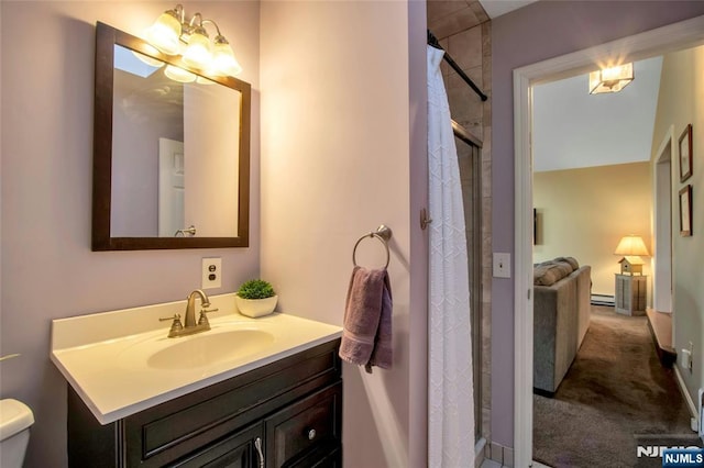 ensuite bathroom with curtained shower, connected bathroom, vanity, and toilet