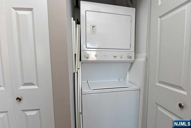 washroom with laundry area and stacked washer / drying machine