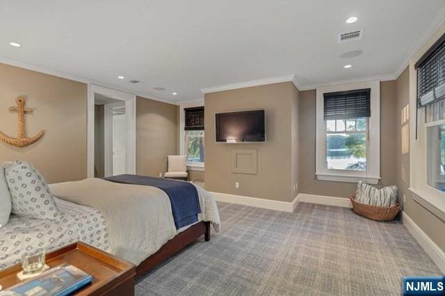 carpeted bedroom featuring baseboards, visible vents, crown molding, and recessed lighting