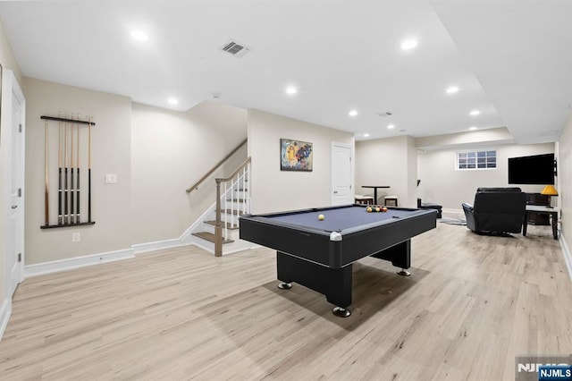 playroom with light wood-type flooring, visible vents, baseboards, and recessed lighting