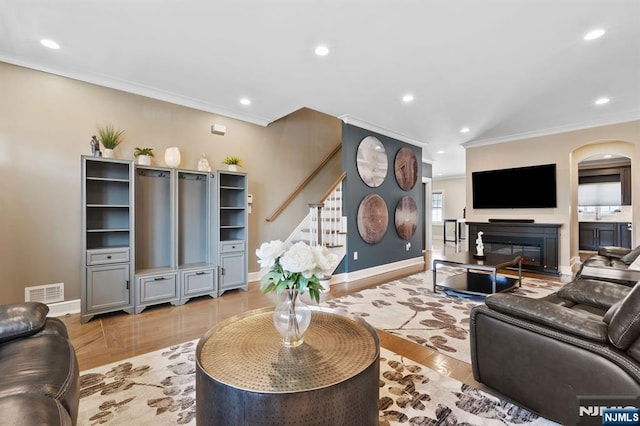 living area featuring recessed lighting, visible vents, stairway, ornamental molding, and baseboards