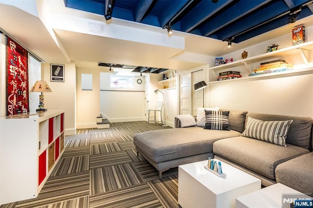 living area with carpet flooring and baseboards