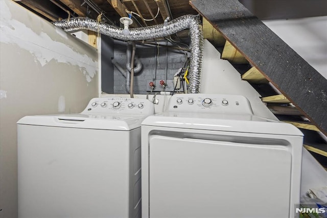 laundry room featuring laundry area and independent washer and dryer