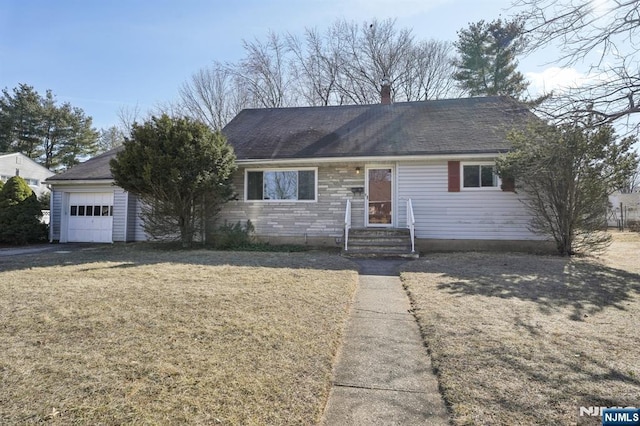 ranch-style home with a front yard