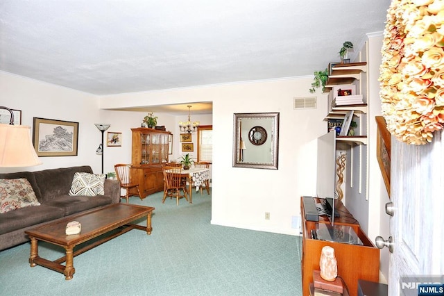 carpeted living room with crown molding, baseboards, visible vents, and an inviting chandelier