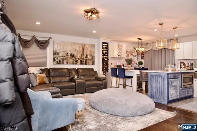 living area with wood finished floors and recessed lighting