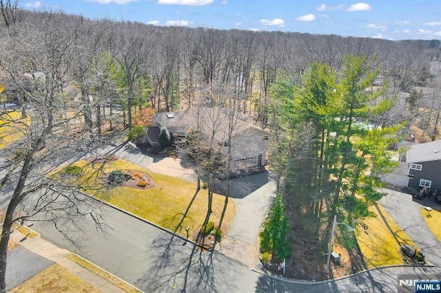 birds eye view of property featuring a wooded view