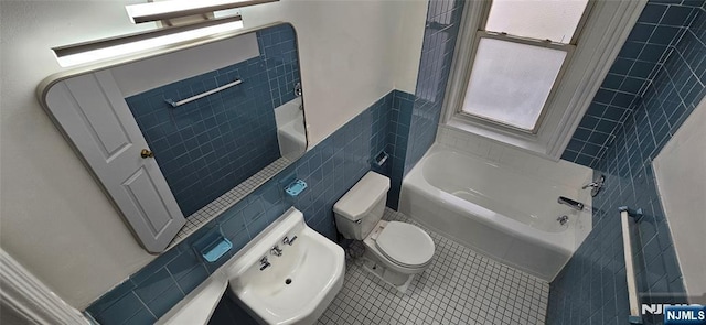 35 James St, Newark, NJ 07102 - full bath featuring toilet, a washtub, a sink, tile walls, and tile patterned floors