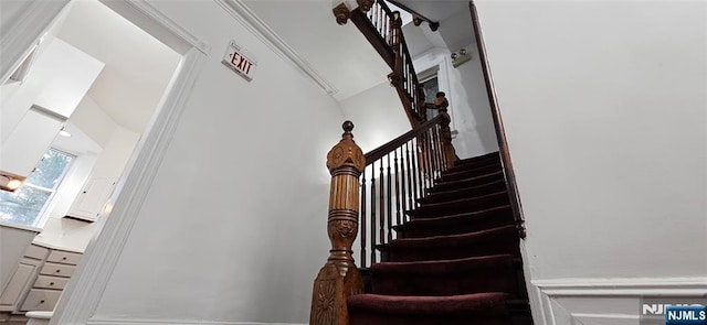 35 James St, Newark, NJ 07102 - view of stairs