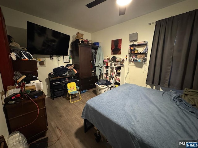 bedroom featuring wood finished floors and a ceiling fan