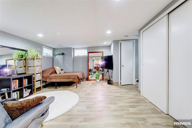 living area featuring light wood-style flooring and recessed lighting