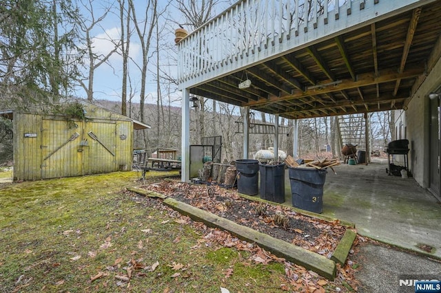 view of yard with a storage shed, a carport, and an outbuilding