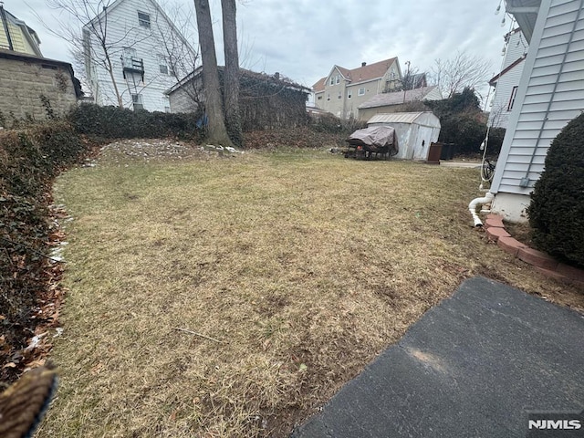 view of yard with a storage shed and an outdoor structure