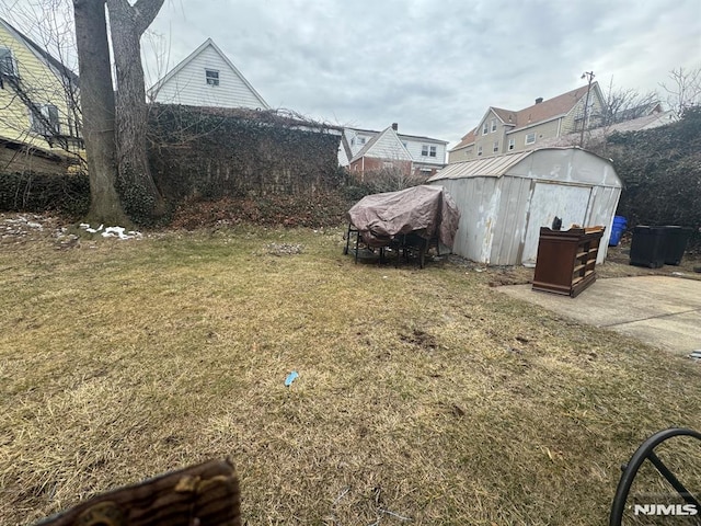 view of yard with a shed and an outdoor structure