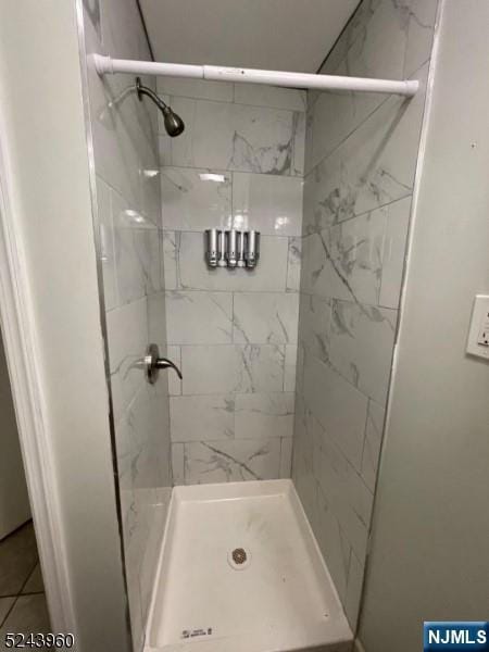 full bathroom featuring a shower stall