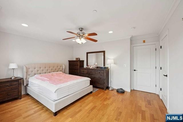 bedroom featuring ornamental molding, recessed lighting, ceiling fan, and light wood-style flooring