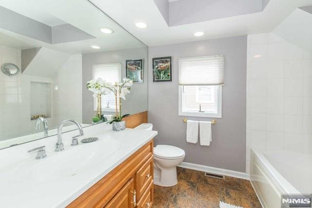 full bathroom with visible vents, baseboards, toilet, recessed lighting, and vanity