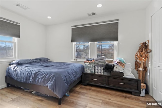 bedroom featuring light wood finished floors, visible vents, and recessed lighting