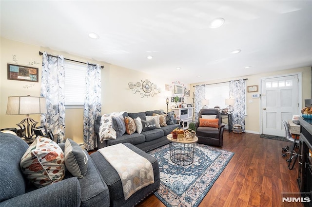 living area featuring recessed lighting, baseboards, and wood finished floors