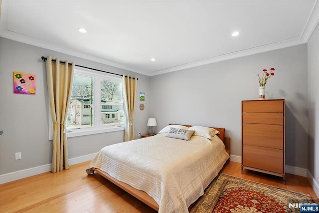 bedroom with crown molding, light wood-style flooring, baseboards, and recessed lighting