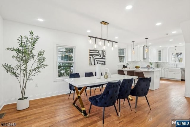 dining space featuring visible vents, recessed lighting, light wood-style floors, and baseboards