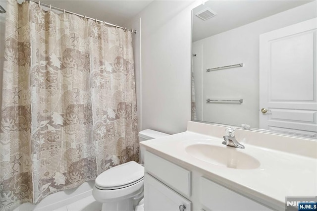 full bath featuring vanity, toilet, shower / bathtub combination with curtain, and visible vents