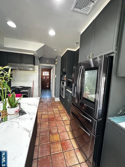 kitchen featuring visible vents, recessed lighting, stainless steel appliances, decorative backsplash, and under cabinet range hood