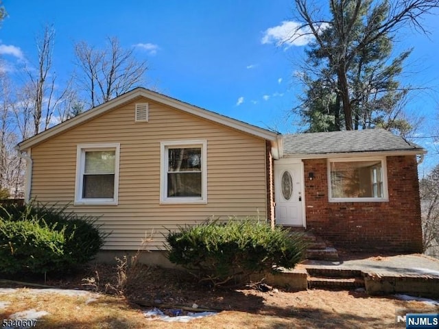 view of front facade featuring brick siding