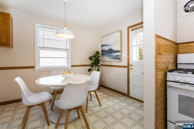 dining room with visible vents, baseboards, and light floors