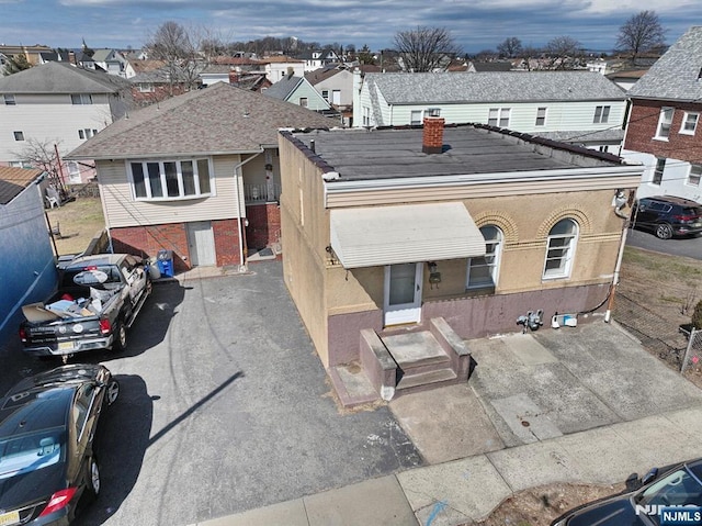 view of front of house featuring a residential view