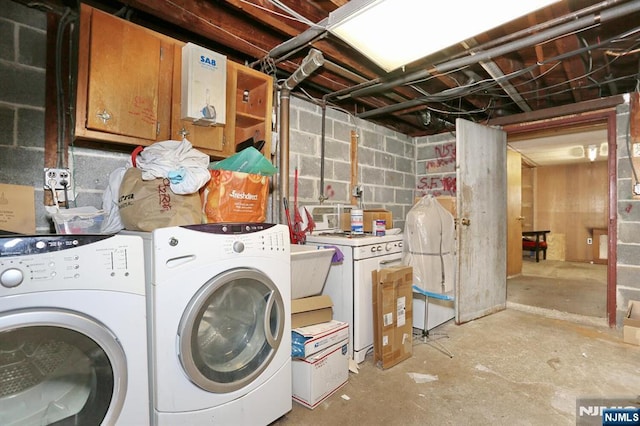 laundry room featuring laundry area and washer and clothes dryer