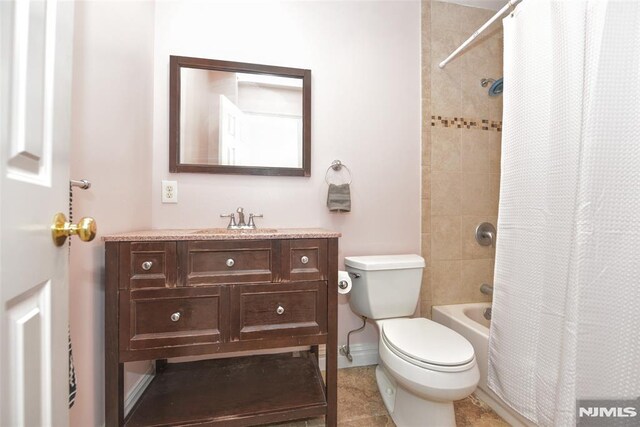 bathroom with toilet, vanity, and shower / bath combo