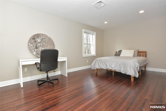 bedroom featuring recessed lighting, wood finished floors, visible vents, and baseboards