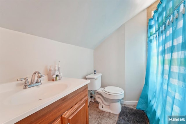 full bath with a shower with curtain, lofted ceiling, toilet, and vanity