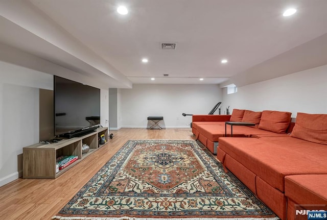 living room featuring recessed lighting, light wood-style floors, visible vents, and baseboards