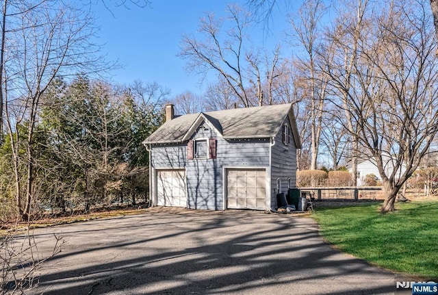 view of outdoor structure with an outbuilding and fence