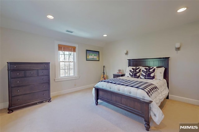 bedroom with visible vents, recessed lighting, baseboards, and light carpet