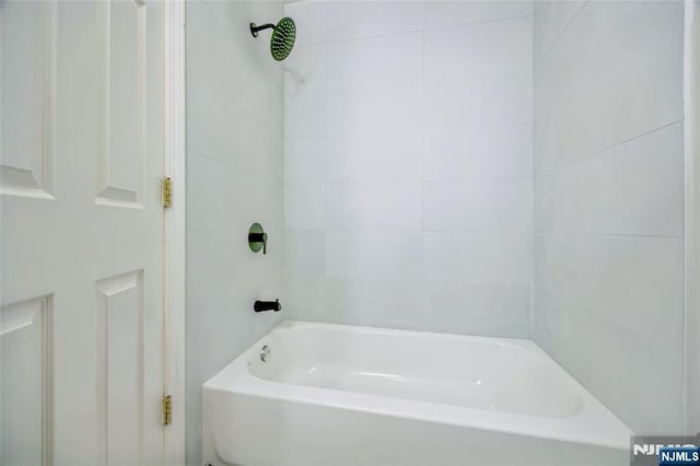 bathroom featuring shower / bathtub combination