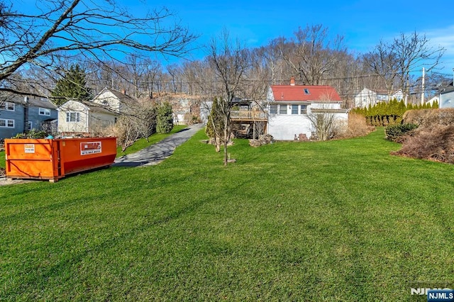 view of yard with a residential view