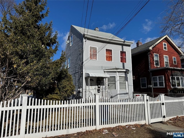 view of front of property with a fenced front yard