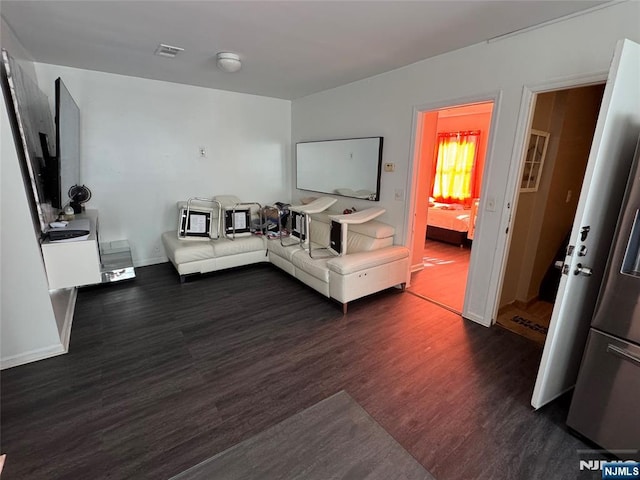 living area featuring dark wood-type flooring and baseboards