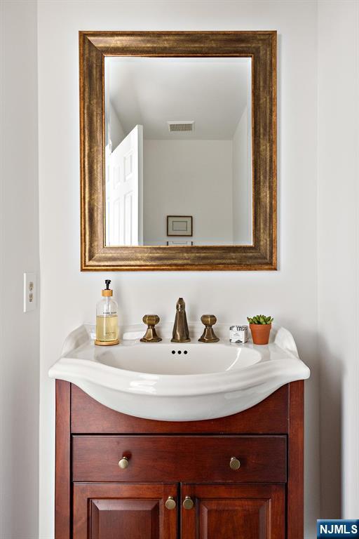 bathroom with visible vents and vanity