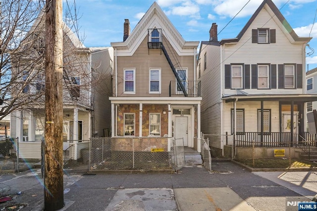 282 Hamilton Ave, Paterson, NJ 07501 - view of property with a fenced front yard, a porch, and a gate