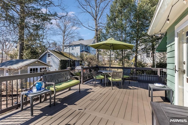 deck featuring outdoor dining space