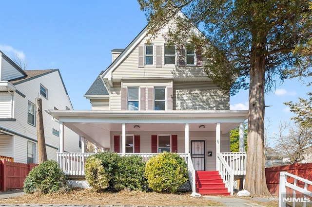 view of front of home featuring fence and covered porch