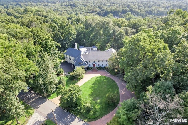 birds eye view of property with a wooded view