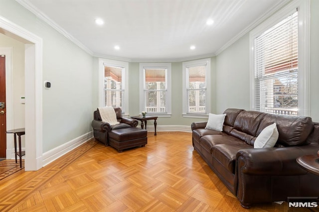 living area featuring recessed lighting, crown molding, and baseboards